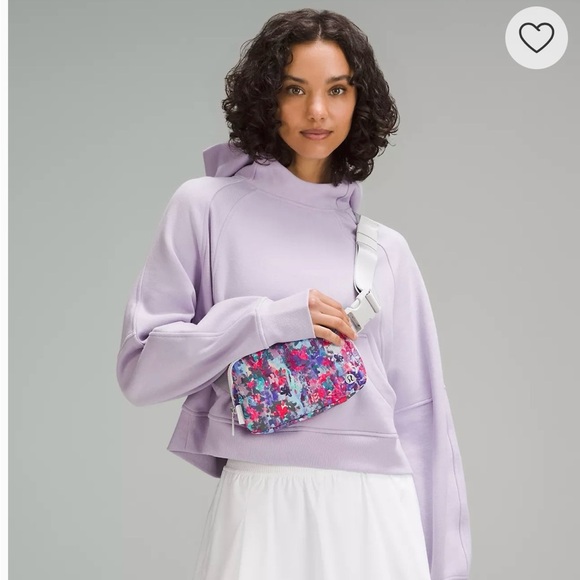 Lululemon Everywhere Belt Bag 1L Flower Glide Multi/Vapor - Picture 2 of 5